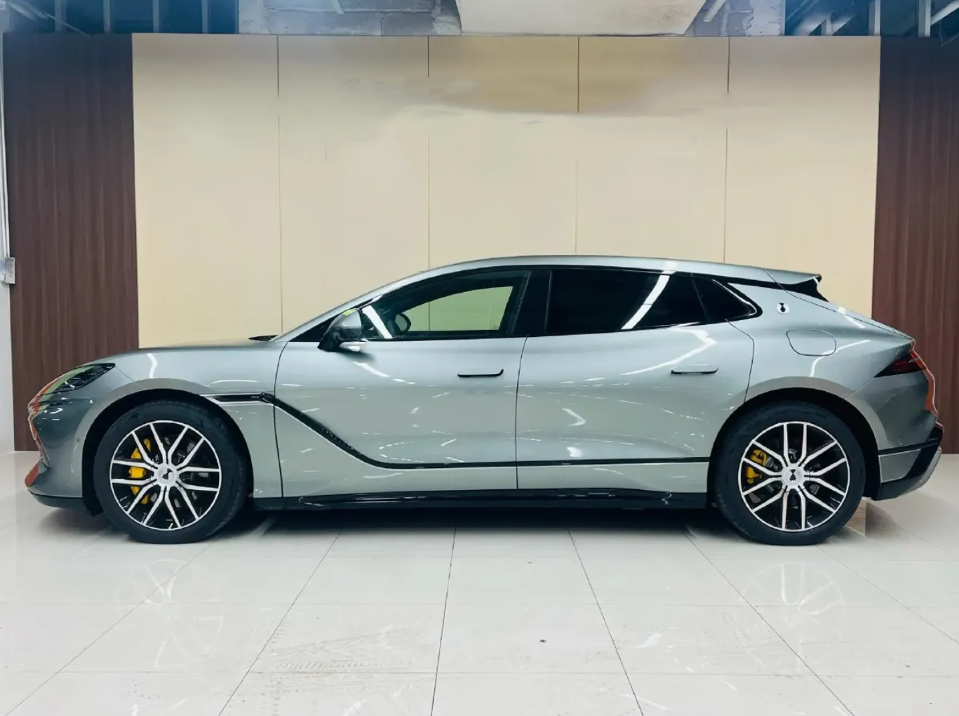 Denza Z9GT
